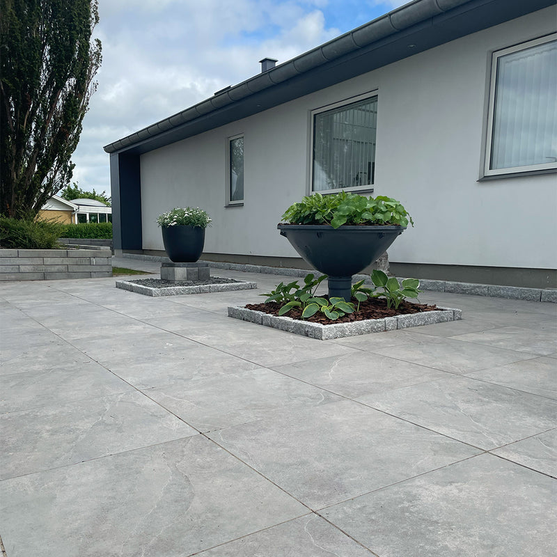 Terrasse med udendørs keramiske fliser