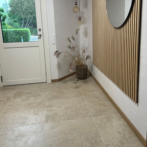 Travertin look fliser til entré