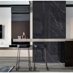Sorte marmorlook fliser til køkken og badeværelse