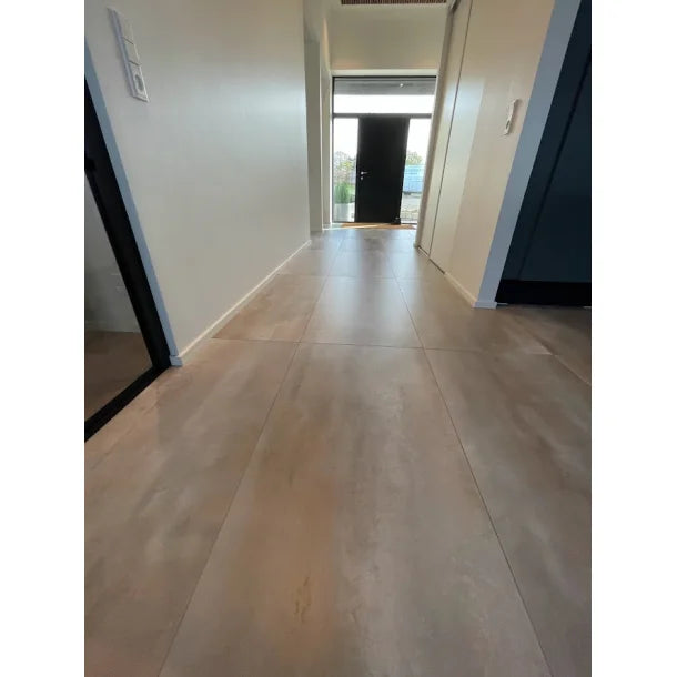Varme grå klinker
