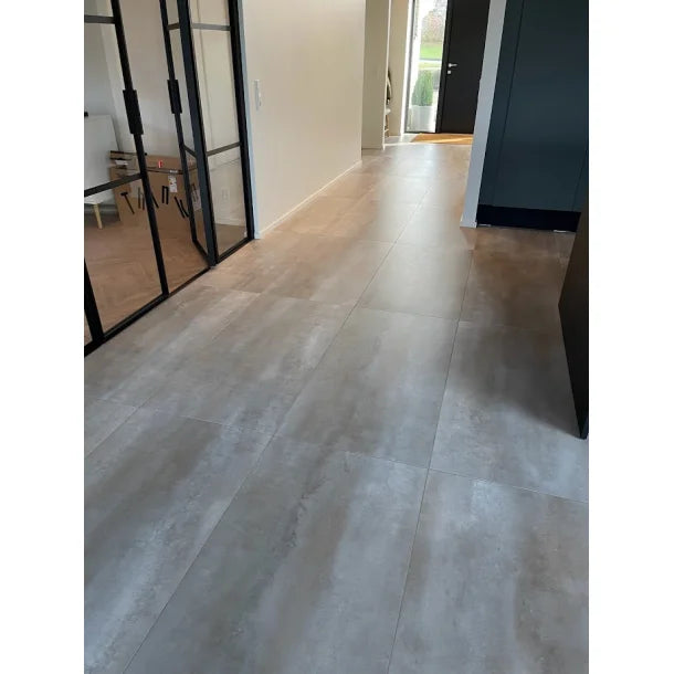 Flotte varme grå fliser