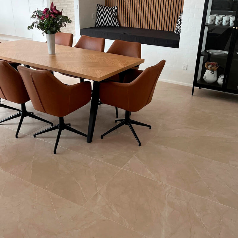 Beige marmor look fliser til gulv og væg